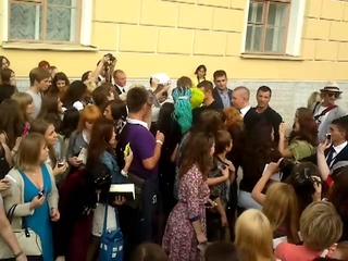 Мэтт Смит в Питере, видео со столба:  А вот и он!