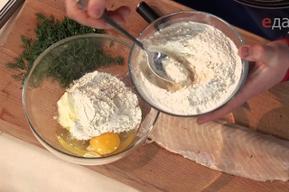 Запеченная осетрина с укропом и черным перцем