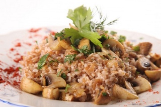 Аджар полба. Полба ачар с грибами. Ачар армянский. Плов из полбы и овощей. Плов из полбы.