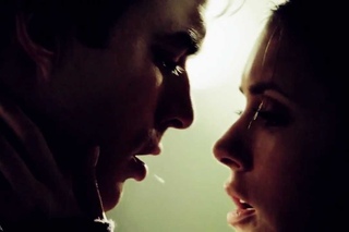 Damon & Elena || Kiss Me [4x07]