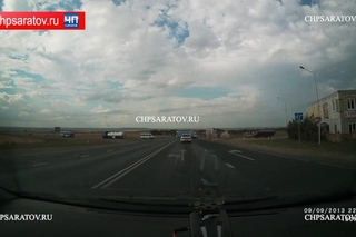 ЧП-САРАТОВ. ВОДИТЕЛЬ ФУРЫ ЧУДОМ ИЗБЕЖАЛ СТОЛКНОВЕНИЯ НА ТРАССЕ