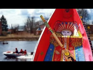 Расписные лодки на воде по  реке Теза с. Холуй
