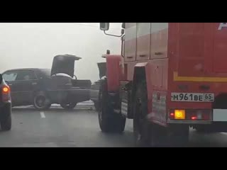 Две тойоты лоб в лоб столкнулись в районе Троицкого