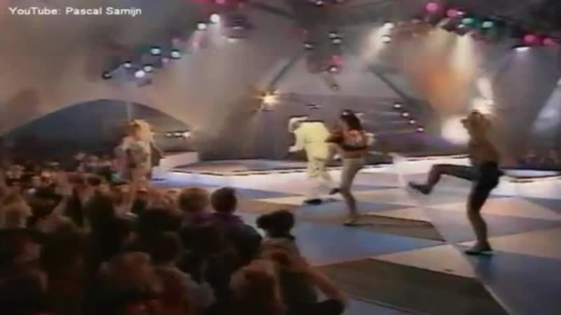 Confettis Put M Up ( Your Hands) ( Live Concert 90s Exclusive Techno Eurodance)