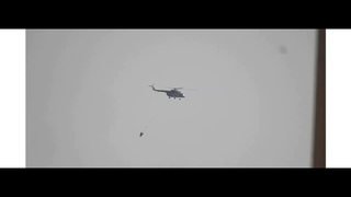 Военный вертолёт облетает Ачинский район в районе Каменки