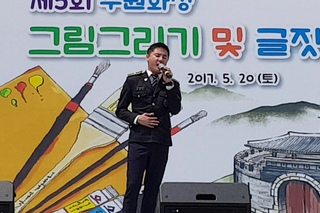 170520 수원화성행궁 김준수 - 가로수 그늘 아래 서면