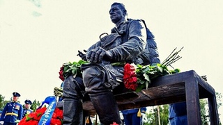Памятник дяде Васе | В Подмосковье открыли монумент «отцу» ВДВ Василию Маргелову