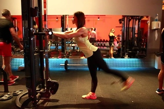 STRAIGHT LEG CABLE KICKBACKS