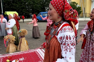 Ансамбль “Народный праздник“. Жнивный обряд. Село Тургиново Тверской обл.,