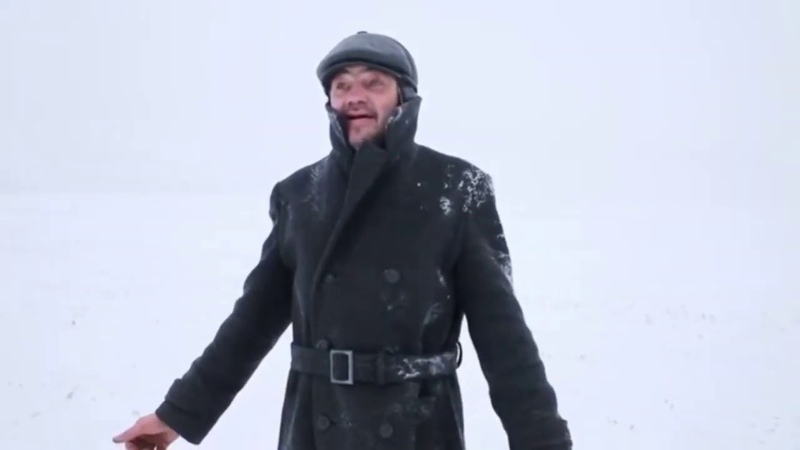 уходящая зима. сквозь снежную равнину. доктор едет едет. доктор едет едет сквозь снежную равнину картинка. снежная равнина.