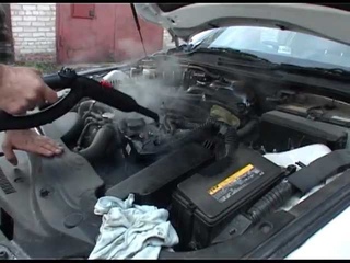 Уборка в машине с пароочистителем